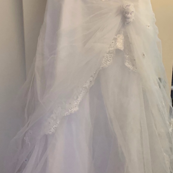 Gorgeous White Juniors Gown - Picture 2 of 8